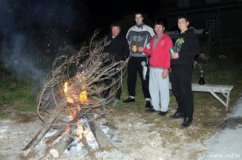 Badnjak (16)